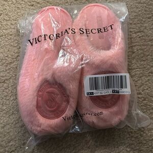Brand New Victorias Secret Slippers 🔥🔥🔥